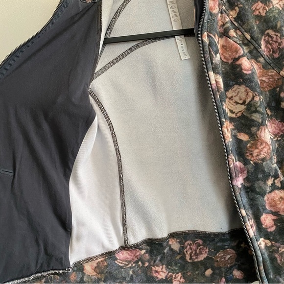 Lululemon Scuba Hoodie Light Cotton Fleece
Frosted Rose Multi - Picture 12 of 14